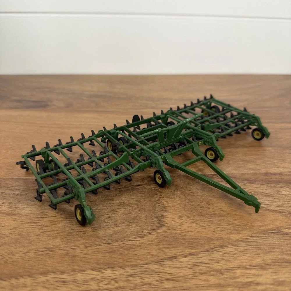 ERTL John Deere 2200 Field Cultivator Chisel Plow, 1/64 Scale Farm Tractor Toy